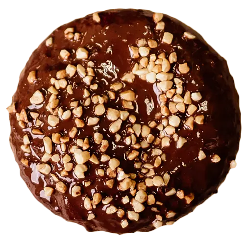 Pączek polany czekoladą z posypką orzechową